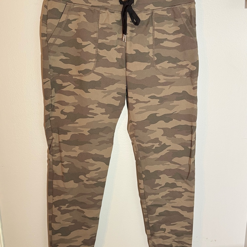 Zyia Camo Unwind Joggers